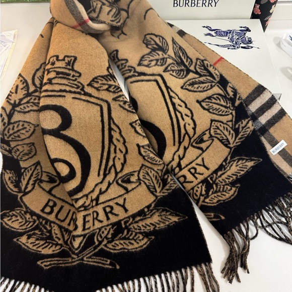 Burberry Beige and Black Crest Scarf - Picture 1 of 8